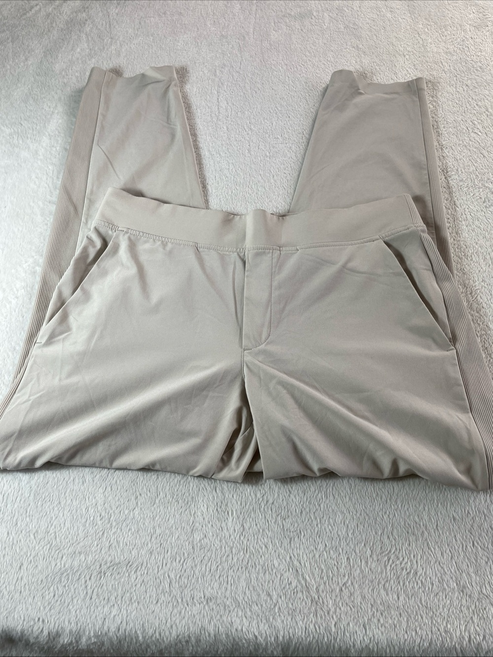 Athleta Womens Size 6 Brooklyn Ankle Pant Lightweight Travel Pants Beige
